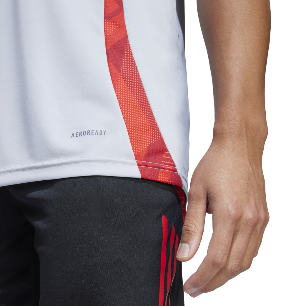 JE4187_7_APPAREL_On Model_Detail View 1_white.jpg